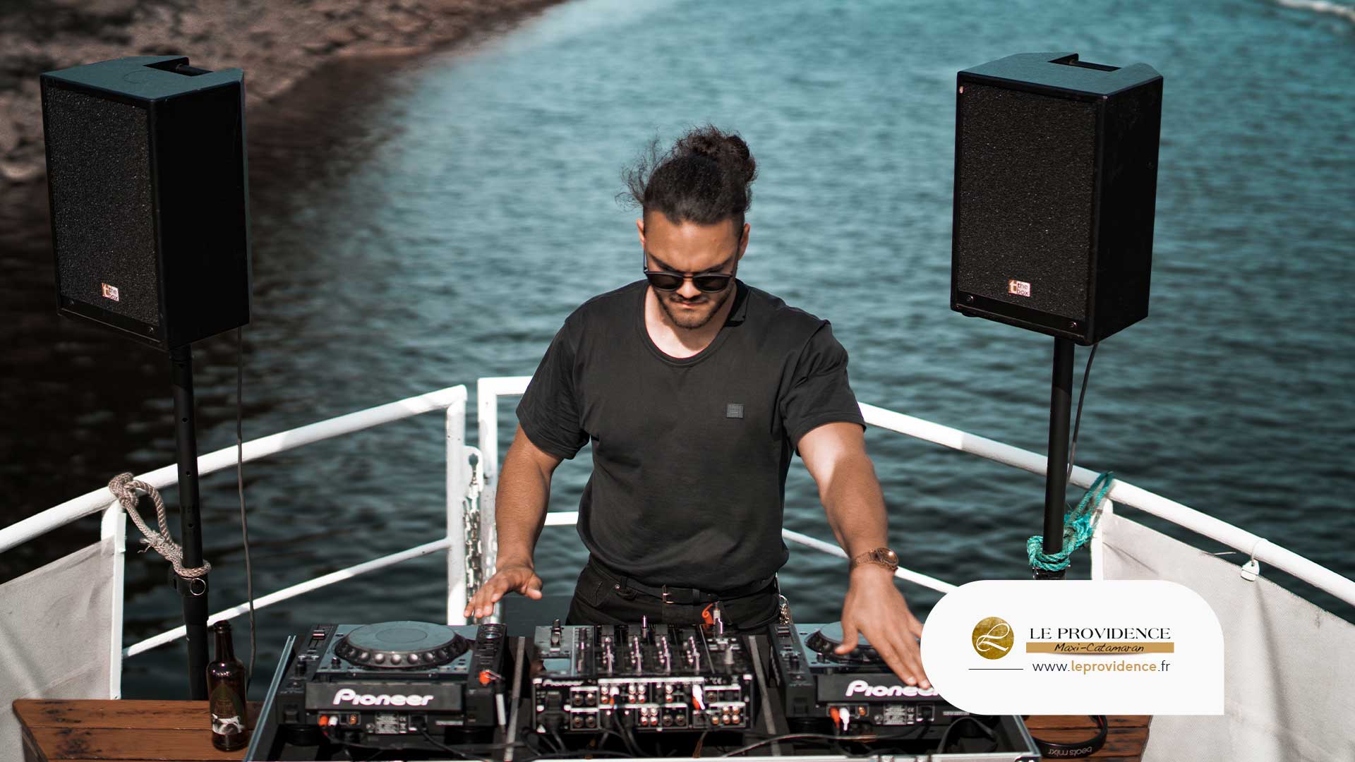 Soirée DJ musique Live en mer en Catamaran 